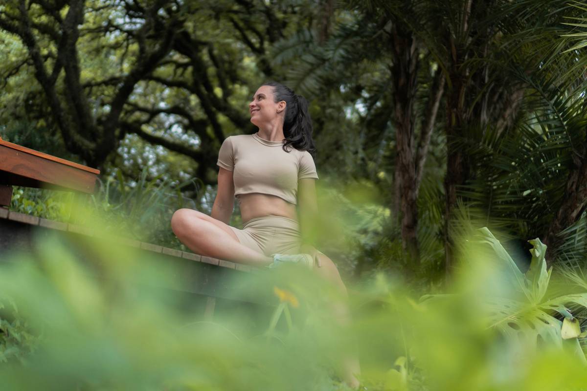 techniques of stress management illustrated with a split visual: left side showing tense shoulders and shallow breathing, right side showing relaxed posture and diaphragmatic breath flow
